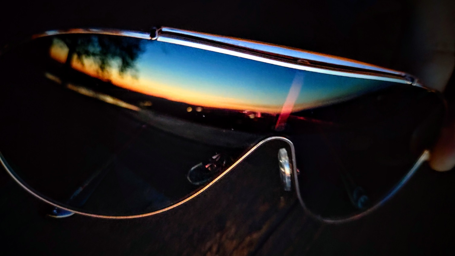 glasses_reflection_2